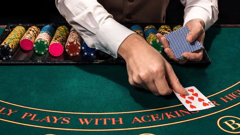 Dealer giỏi cần có kỹ thuật chia bài và quản lý phỉnh chuẩn